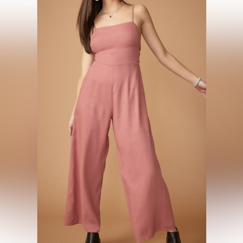 Jun & Ivy Elegant Pink Jumpsuit Size LARGE. E38